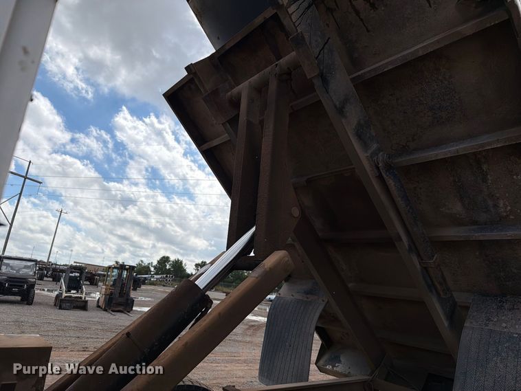image for item EW8978 2005 GMC C7 forestry bucket truck