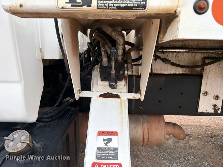 image for item EW8978 2005 GMC C7 forestry bucket truck