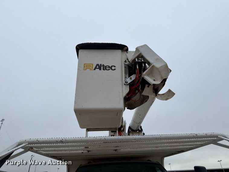 image for item EW8978 2005 GMC C7 forestry bucket truck