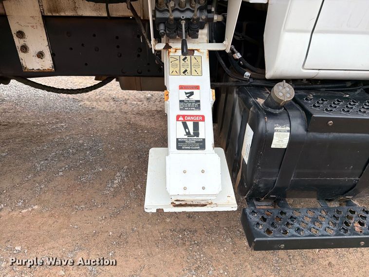 image for item EW8978 2005 GMC C7 forestry bucket truck