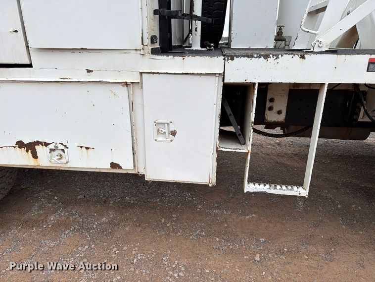 image for item EW8978 2005 GMC C7 forestry bucket truck