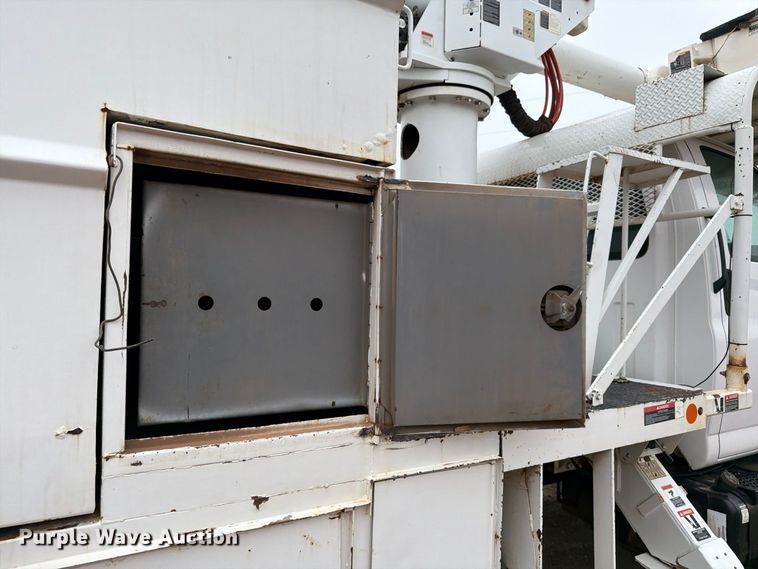 image for item EW8978 2005 GMC C7 forestry bucket truck