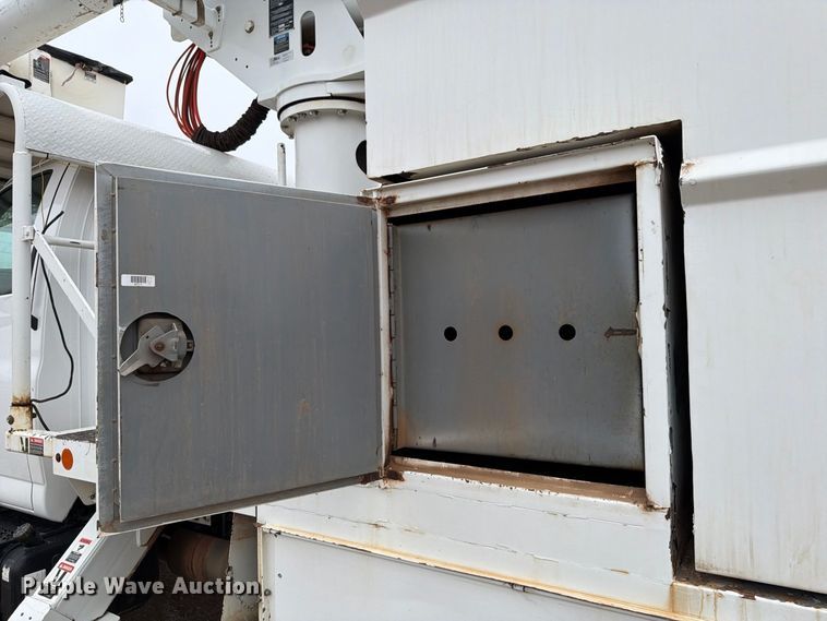 image for item EW8978 2005 GMC C7 forestry bucket truck