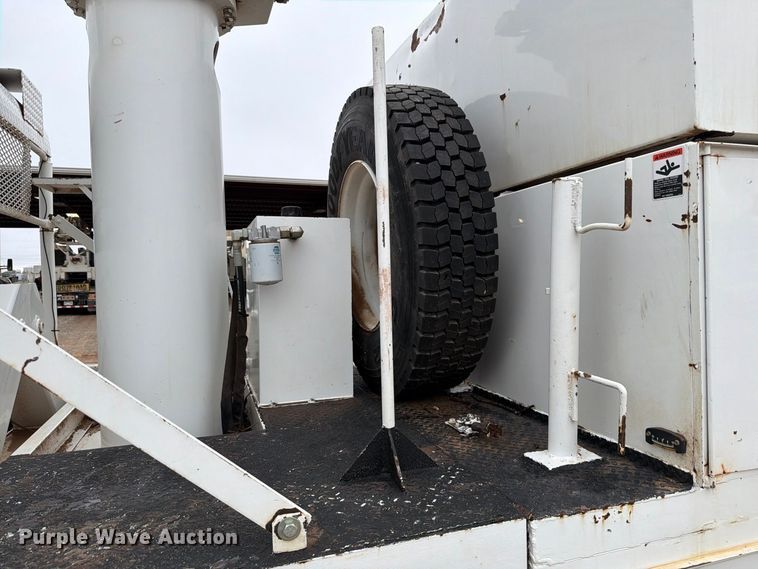 image for item EW8978 2005 GMC C7 forestry bucket truck