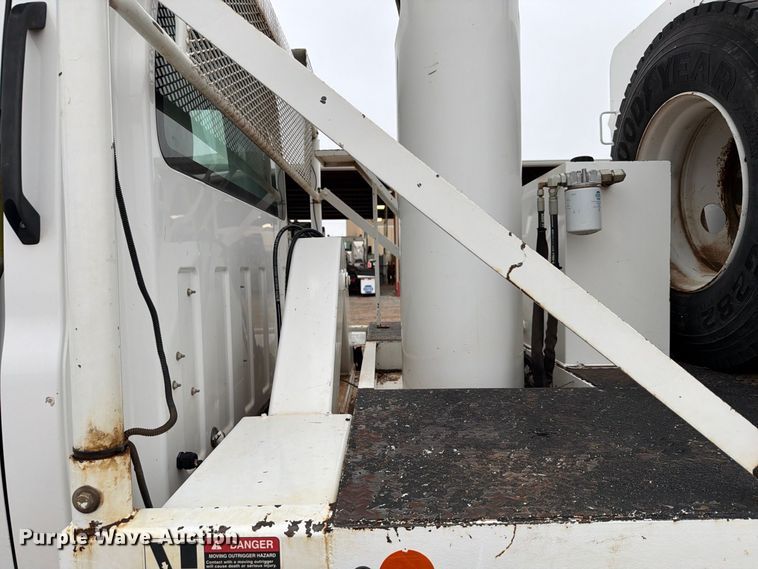 image for item EW8978 2005 GMC C7 forestry bucket truck
