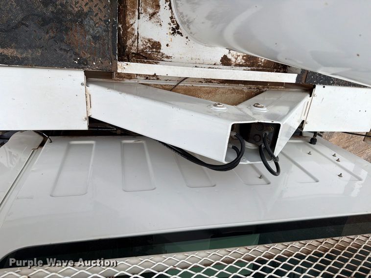 image for item EW8978 2005 GMC C7 forestry bucket truck