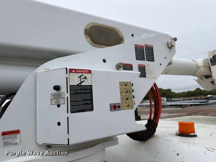 image for item EW8978 2005 GMC C7 forestry bucket truck