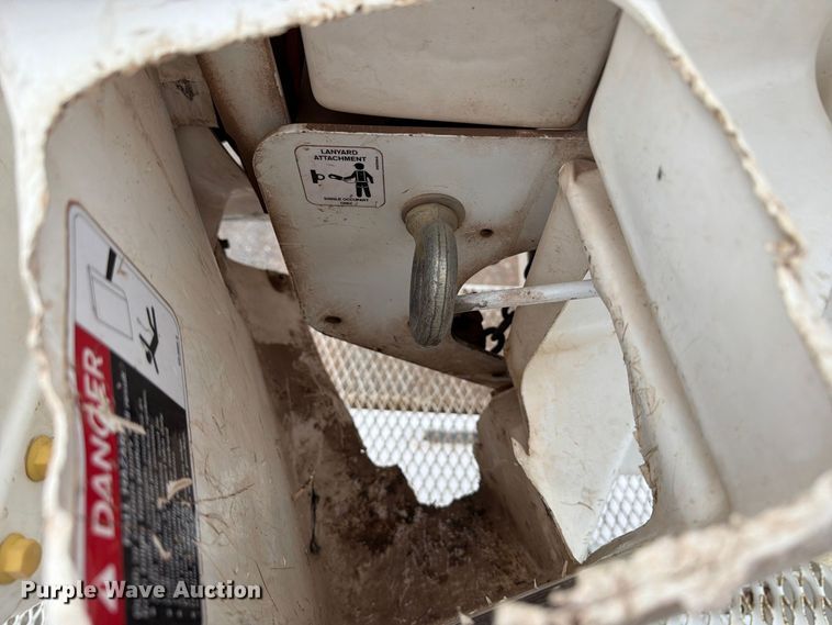 image for item EW8978 2005 GMC C7 forestry bucket truck