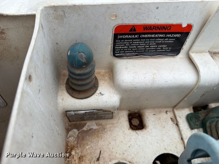 image for item EW8978 2005 GMC C7 forestry bucket truck