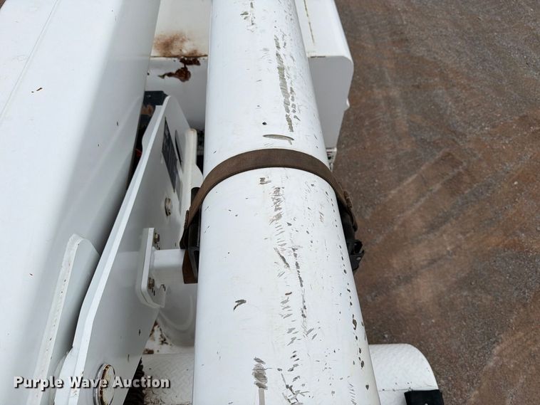 image for item EW8978 2005 GMC C7 forestry bucket truck