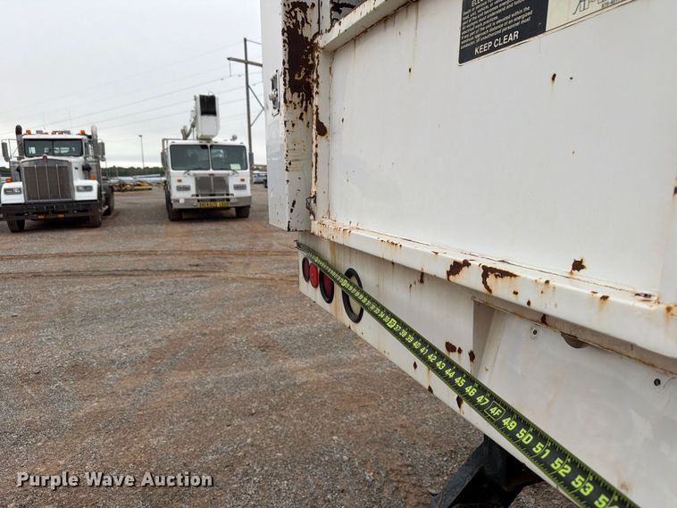image for item EW8978 2005 GMC C7 forestry bucket truck