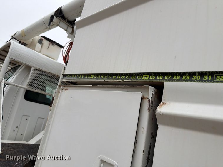 image for item EW8978 2005 GMC C7 forestry bucket truck