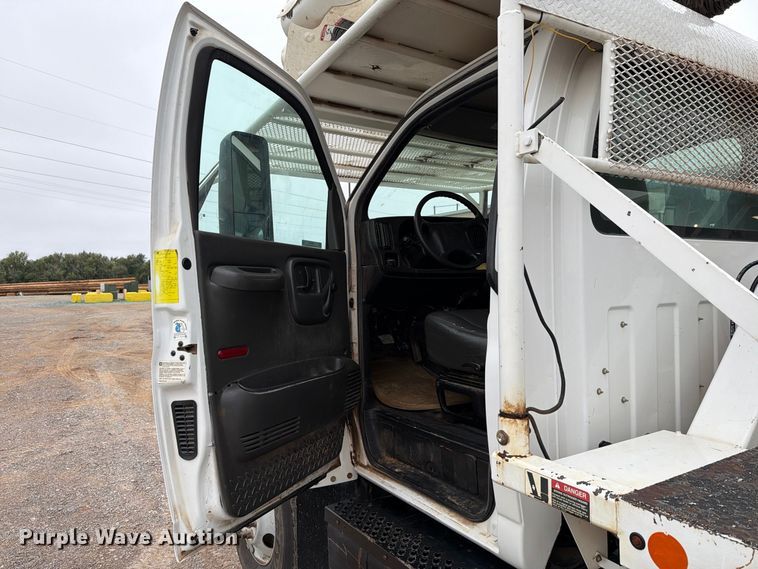 image for item EW8978 2005 GMC C7 forestry bucket truck