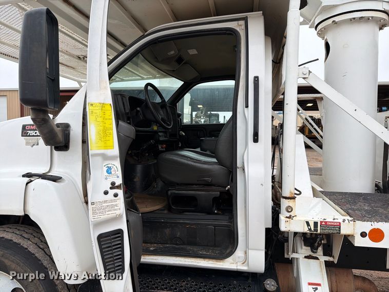 image for item EW8978 2005 GMC C7 forestry bucket truck