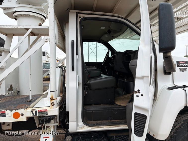 image for item EW8978 2005 GMC C7 forestry bucket truck