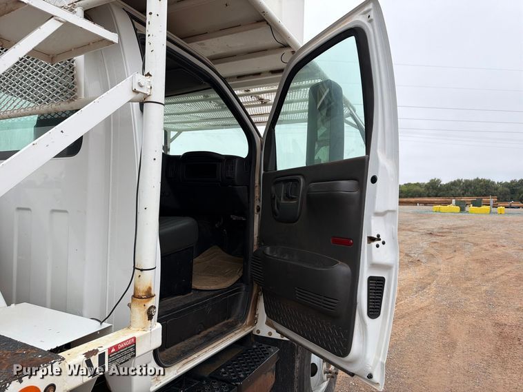 image for item EW8978 2005 GMC C7 forestry bucket truck