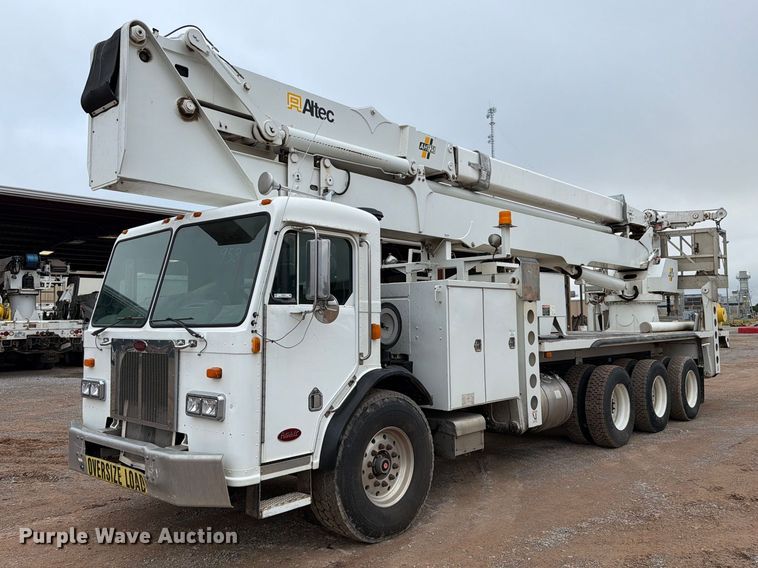 image for item EW8979 2007 Peterbilt 320 bucket truck