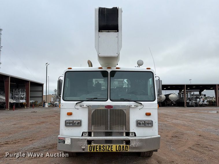 image for item EW8979 2007 Peterbilt 320 bucket truck