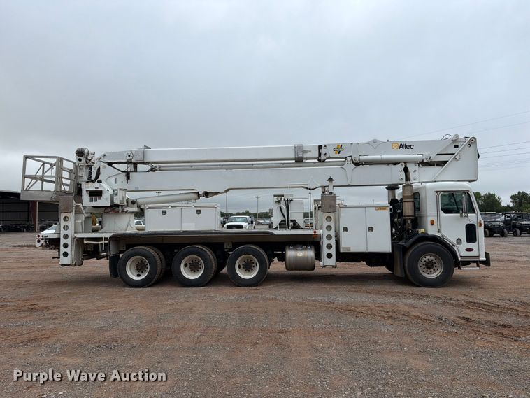 image for item EW8979 2007 Peterbilt 320 bucket truck