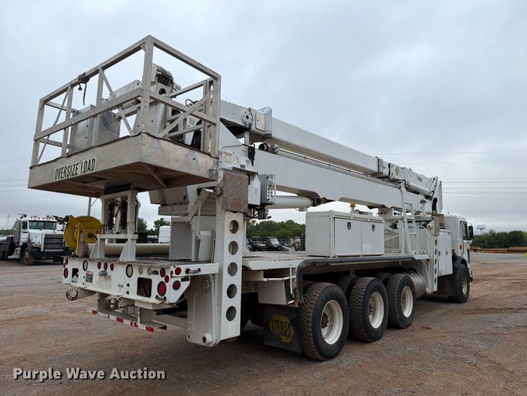 image for item EW8979 2007 Peterbilt 320 bucket truck
