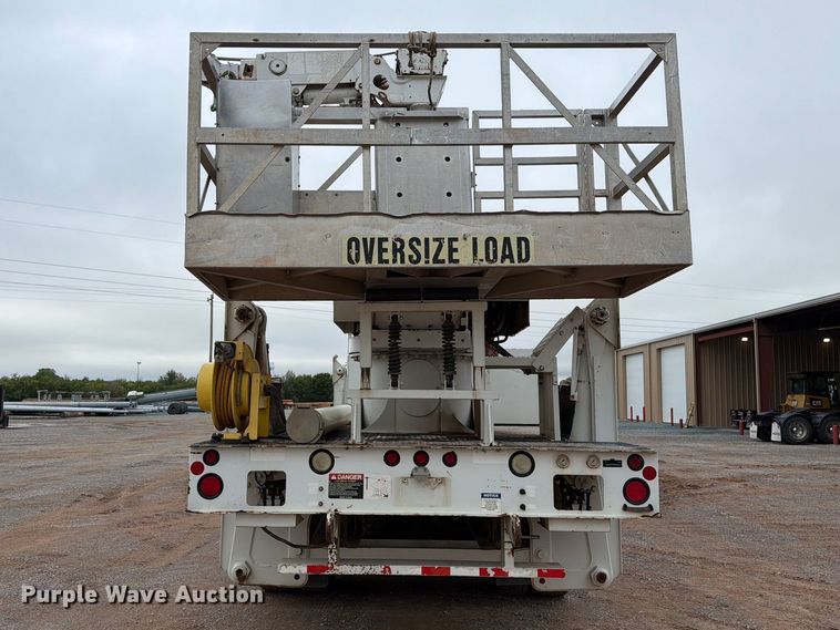 image for item EW8979 2007 Peterbilt 320 bucket truck
