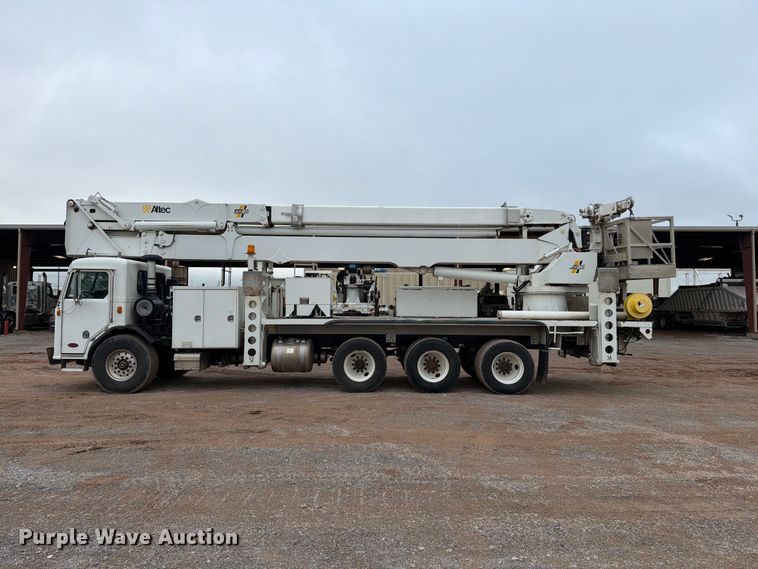 image for item EW8979 2007 Peterbilt 320 bucket truck