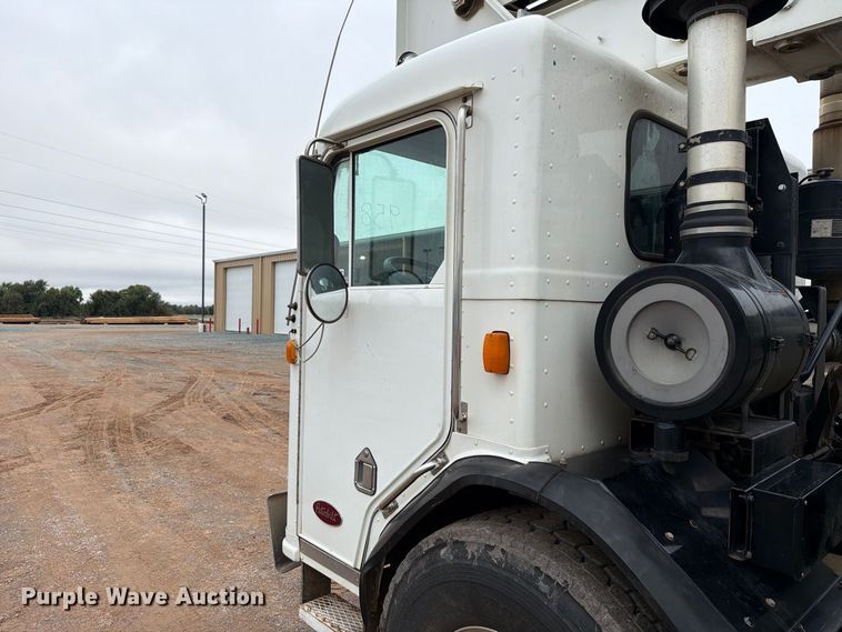 image for item EW8979 2007 Peterbilt 320 bucket truck