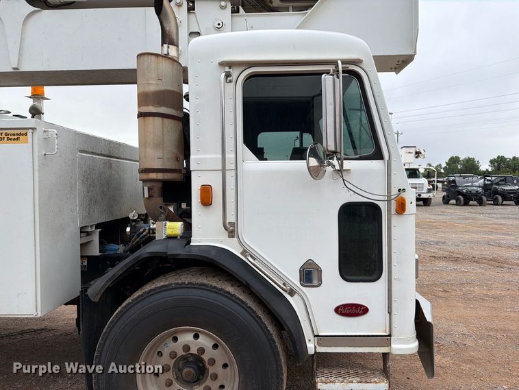 image for item EW8979 2007 Peterbilt 320 bucket truck