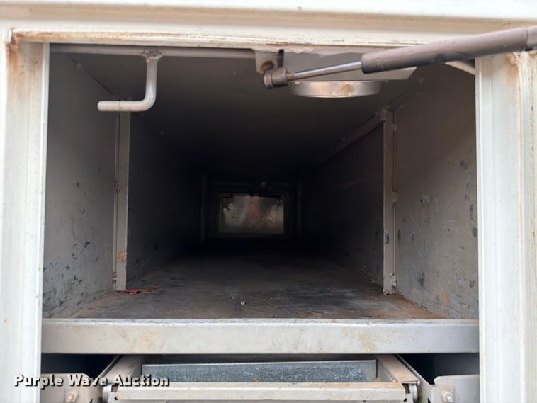 image for item EW8979 2007 Peterbilt 320 bucket truck