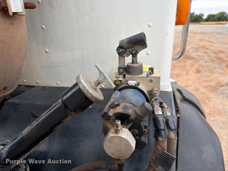 image for item EW8979 2007 Peterbilt 320 bucket truck