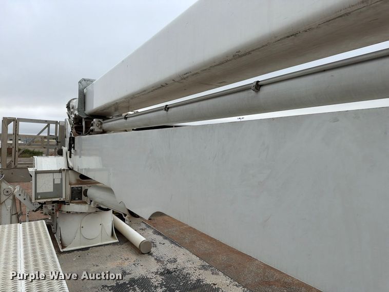 image for item EW8979 2007 Peterbilt 320 bucket truck