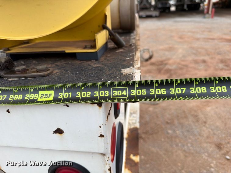 image for item EW8979 2007 Peterbilt 320 bucket truck