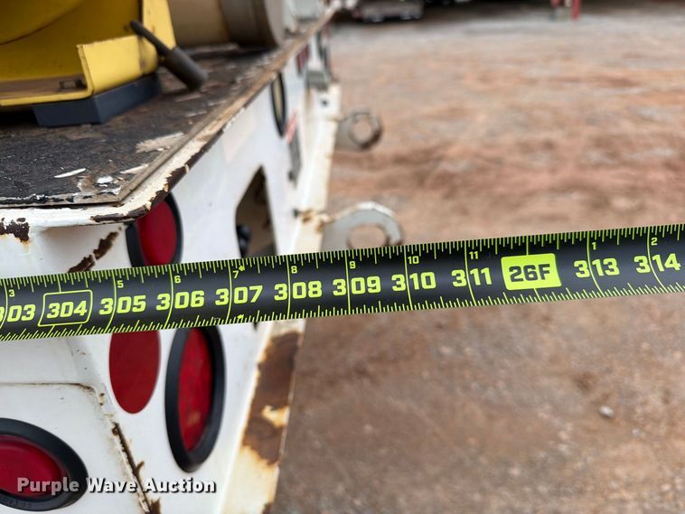 image for item EW8979 2007 Peterbilt 320 bucket truck