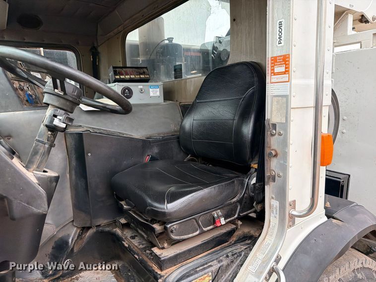 image for item EW8979 2007 Peterbilt 320 bucket truck