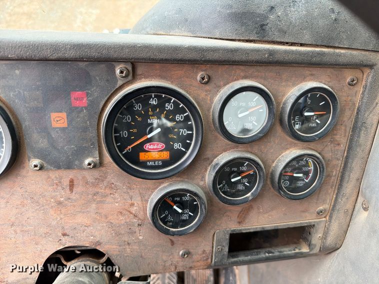 image for item EW8979 2007 Peterbilt 320 bucket truck