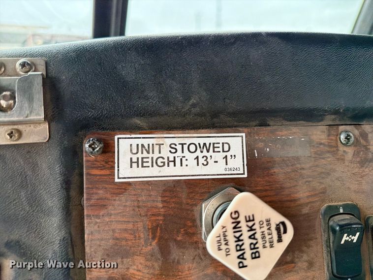 image for item EW8979 2007 Peterbilt 320 bucket truck