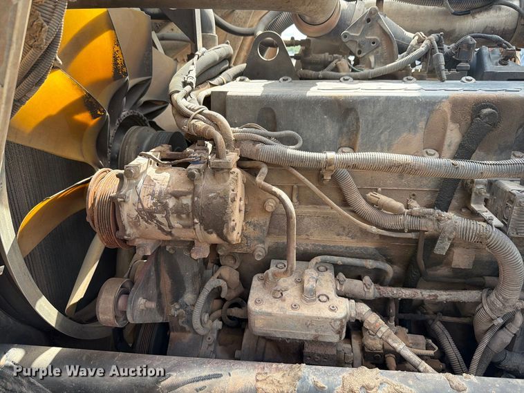 image for item EW8979 2007 Peterbilt 320 bucket truck