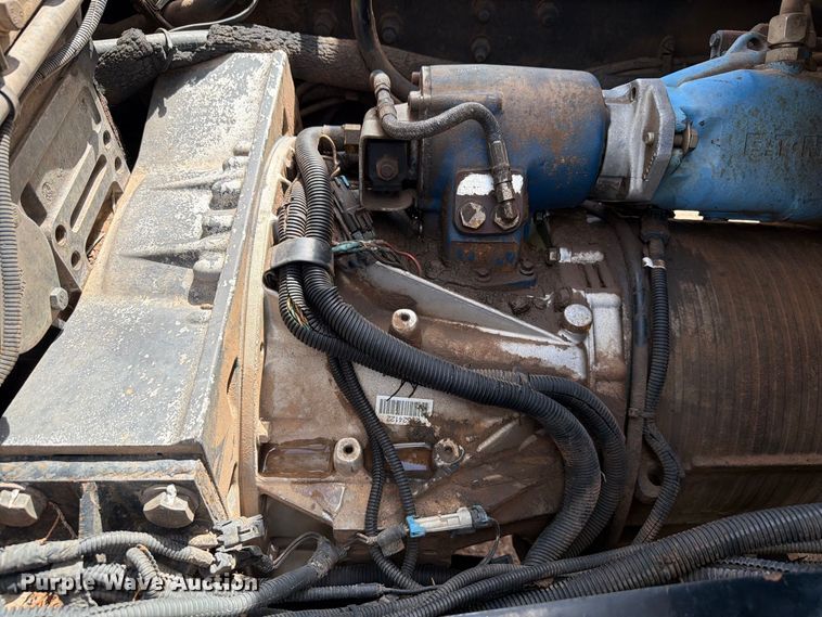 image for item EW8979 2007 Peterbilt 320 bucket truck