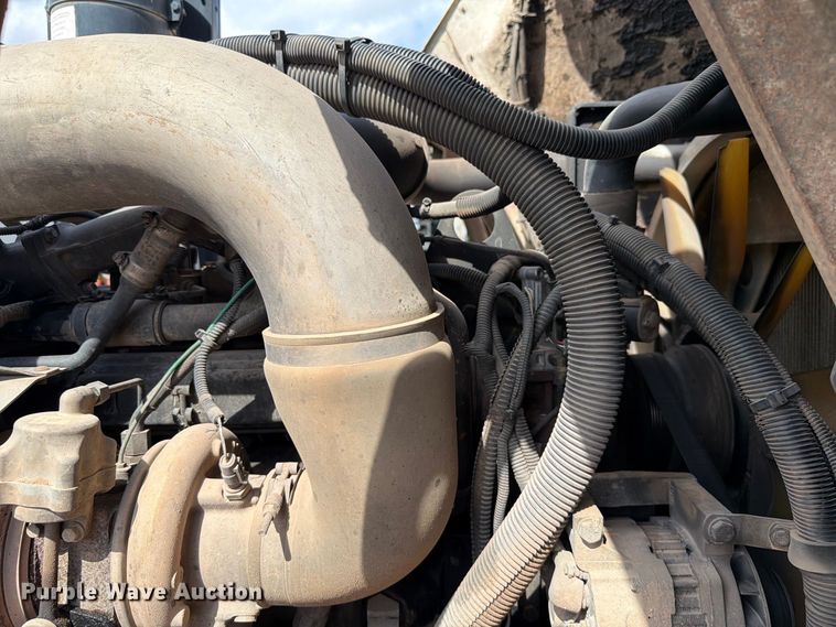 image for item EW8979 2007 Peterbilt 320 bucket truck