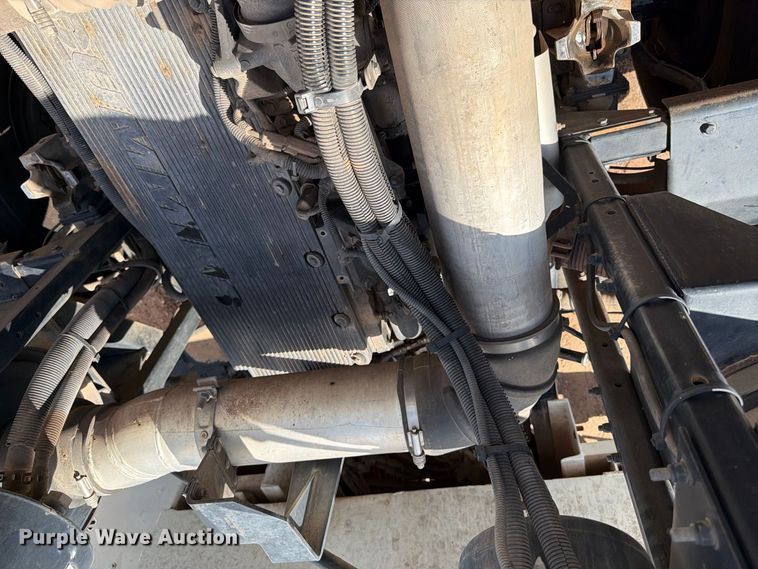 image for item EW8979 2007 Peterbilt 320 bucket truck
