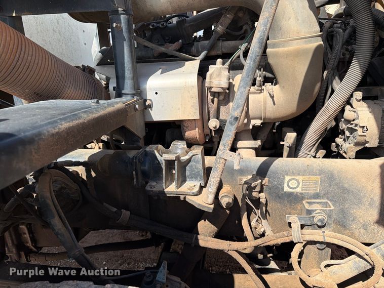 image for item EW8979 2007 Peterbilt 320 bucket truck