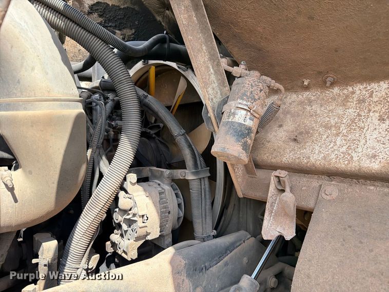 image for item EW8979 2007 Peterbilt 320 bucket truck
