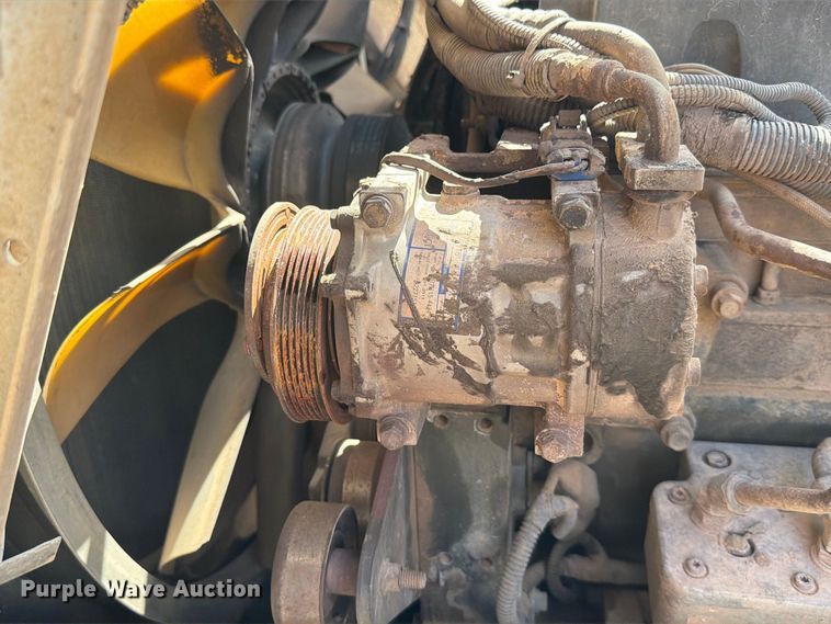 image for item EW8979 2007 Peterbilt 320 bucket truck