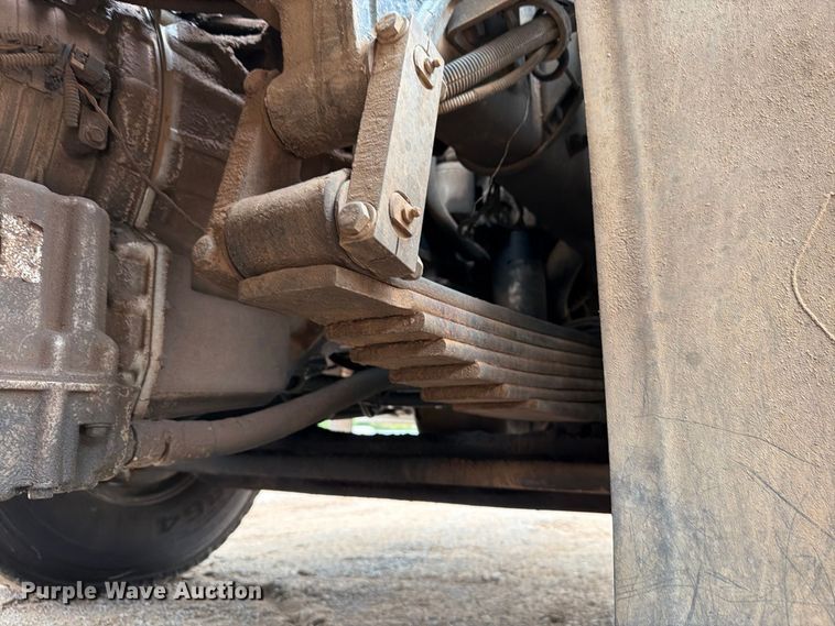 image for item EW8979 2007 Peterbilt 320 bucket truck