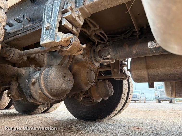 image for item EW8979 2007 Peterbilt 320 bucket truck