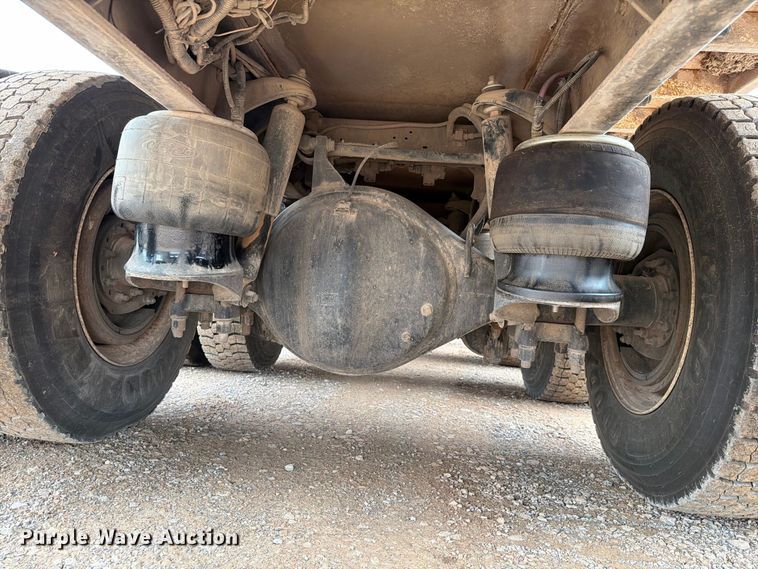 image for item EW8979 2007 Peterbilt 320 bucket truck