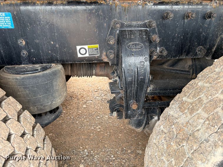 image for item EW8979 2007 Peterbilt 320 bucket truck