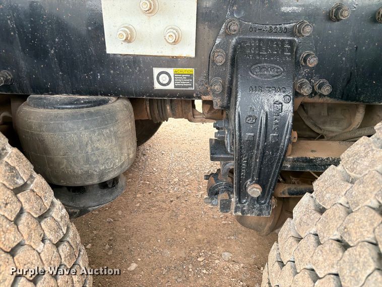 image for item EW8979 2007 Peterbilt 320 bucket truck