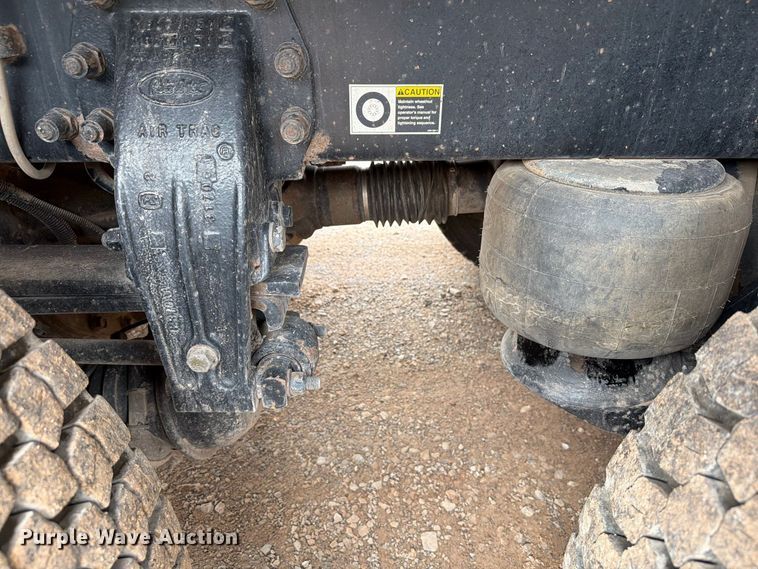 image for item EW8979 2007 Peterbilt 320 bucket truck