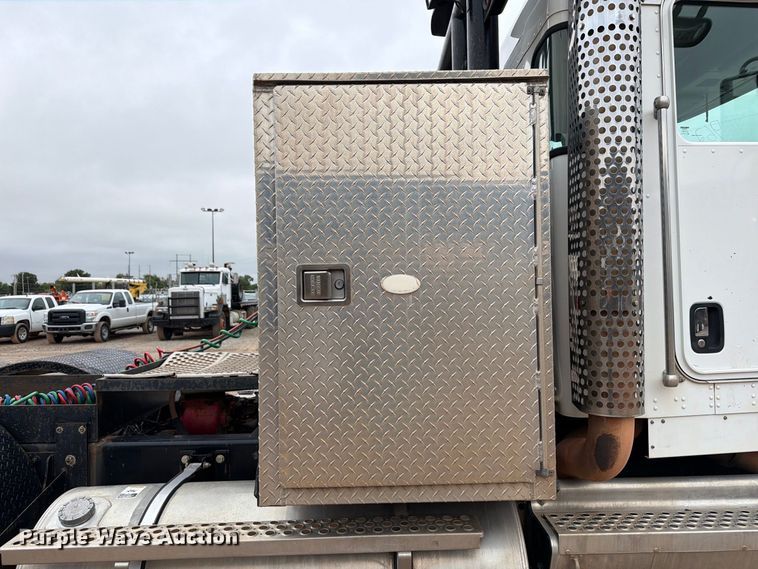image for item EW8980 2008 Kenworth W900 semi truck